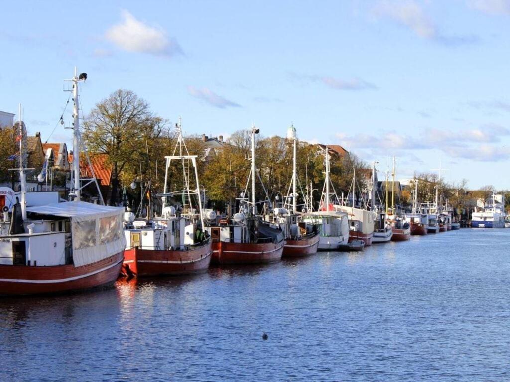 On The Old River Modern Retreat Ferienhaus