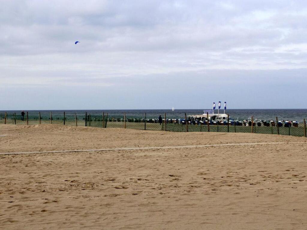 On The Old River Modern Retreat